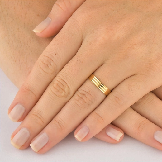 Produto Aliança de Ouro 18k com 4mm e Linhas Trabalhadas