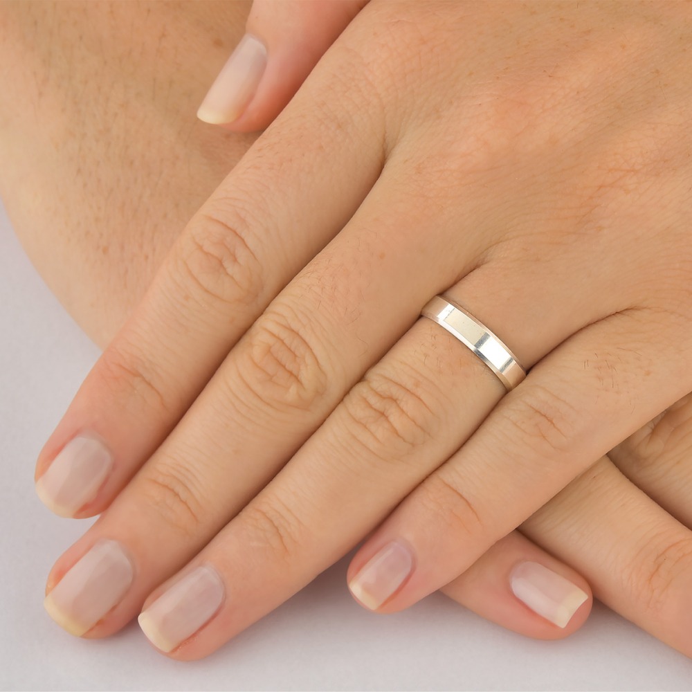 Produto Aliança de Namoro Quadrada em Prata 925 4mm