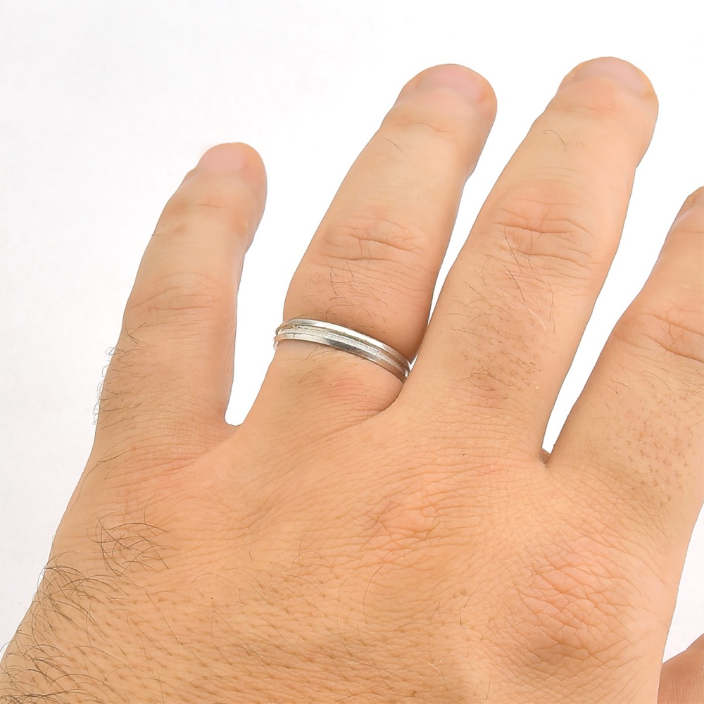 Aliança de Prata 925 Diamantado no meio 3mm Produto Aliança de Prata 925 Diamantado no meio 3mm