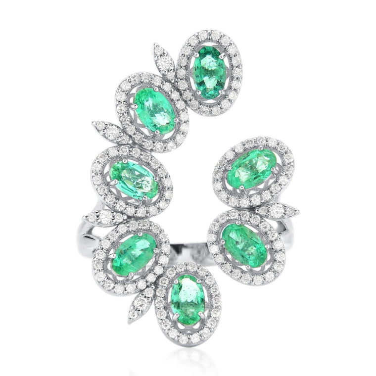 Anel com Esmeraldas Ovais e Diamantes em Ouro Branco 18K Produto Anel com Esmeraldas Ovais e Diamantes em Ouro Branco 18K
