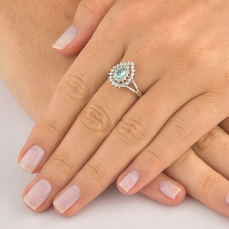 Produto Anel com Turmalina Paraíba Gota e Diamantes em Ouro Branco 18k | Alta Joalheria