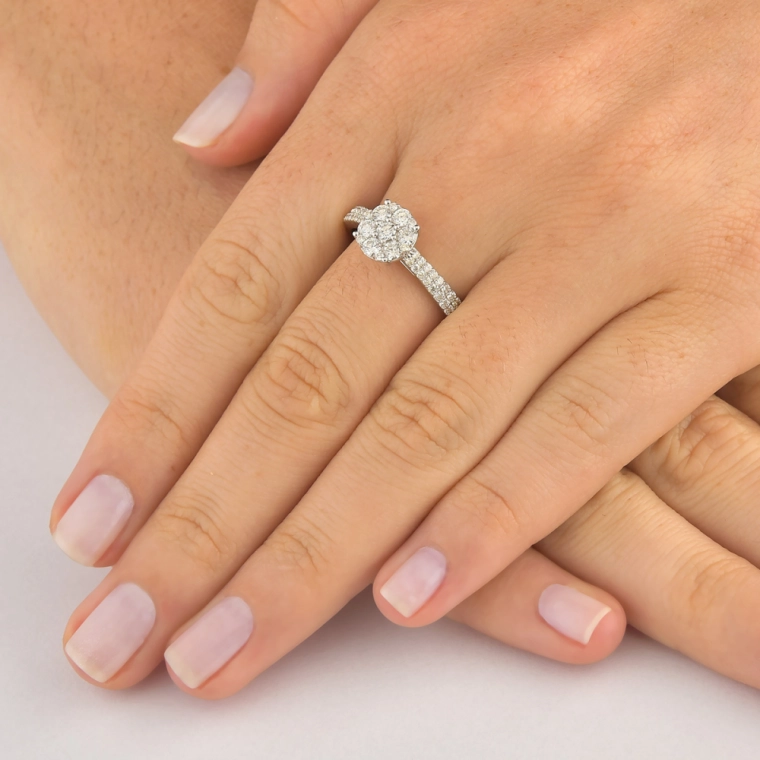 Anel de Noivado em Ouro Branco 18K com Diamantes Naturais 0,84ct Produto Anel de Noivado em Ouro Branco 18K com Diamantes Naturais 0,84ct