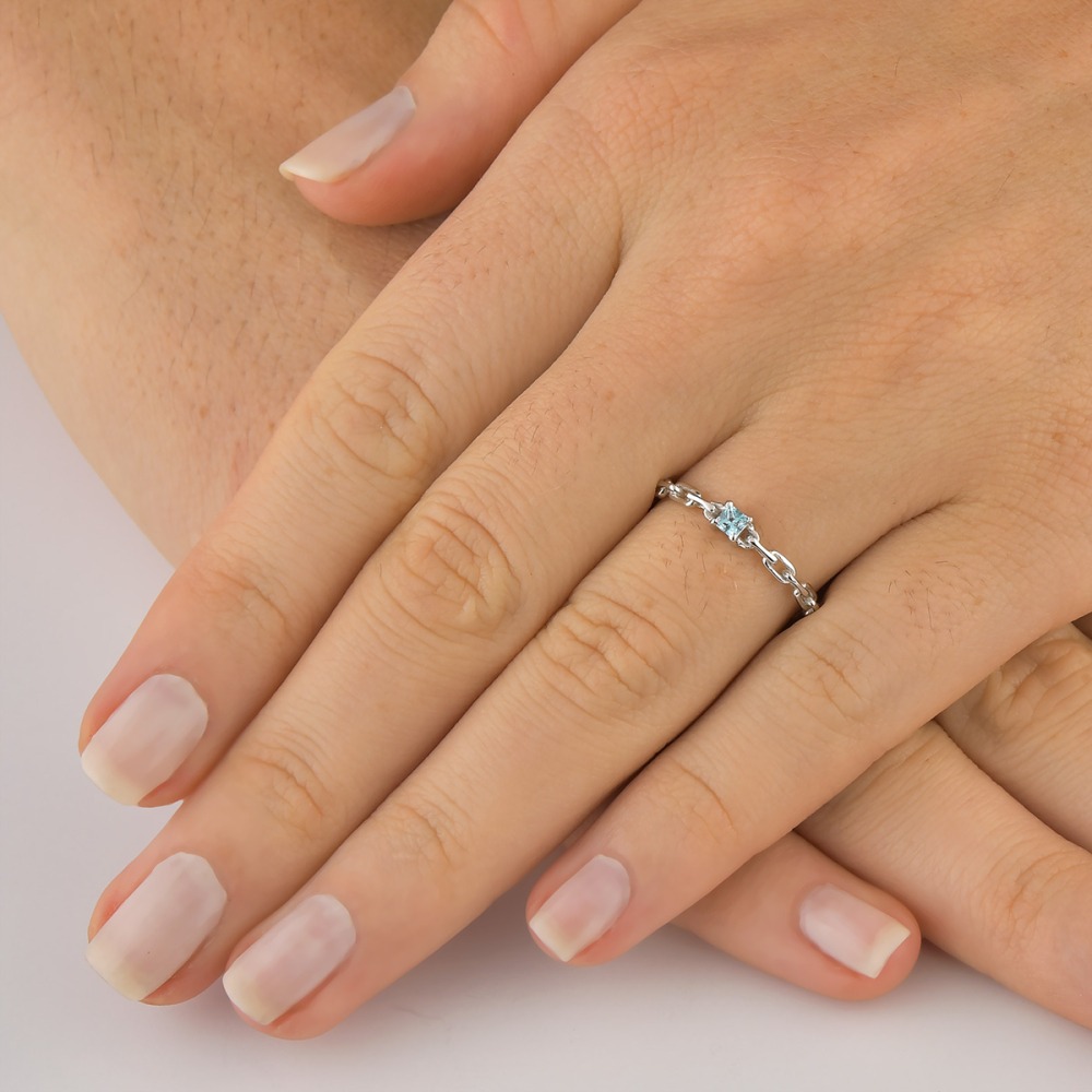 Produto Anel de Ouro Branco 18k Cadeado com Topázio Azul Quadrado 2.2mm
