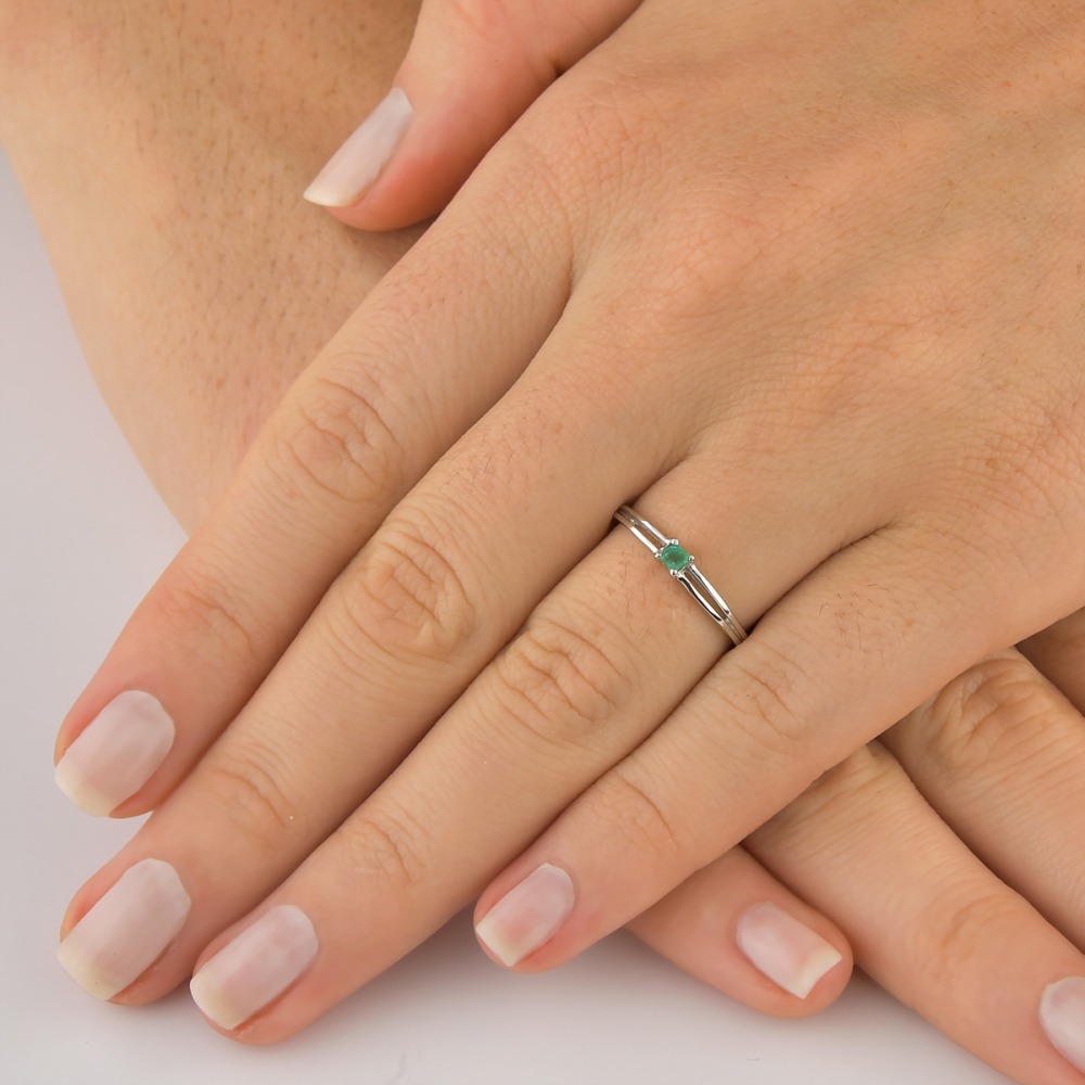Produto Anel de Ouro Branco 18k Esmeralda Quadrada