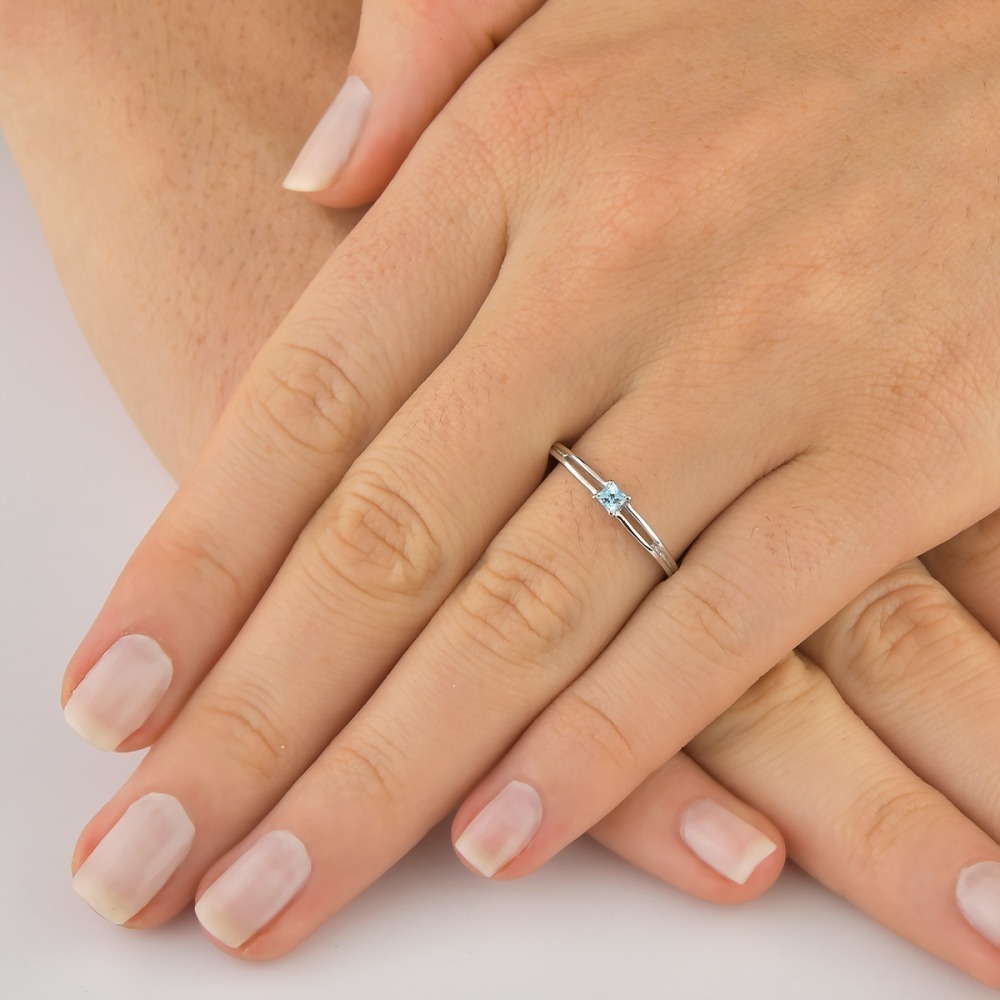 Anel de Ouro Branco 18k Topázio Azul Quadrado Produto Anel de Ouro Branco 18k Topázio Azul Quadrado