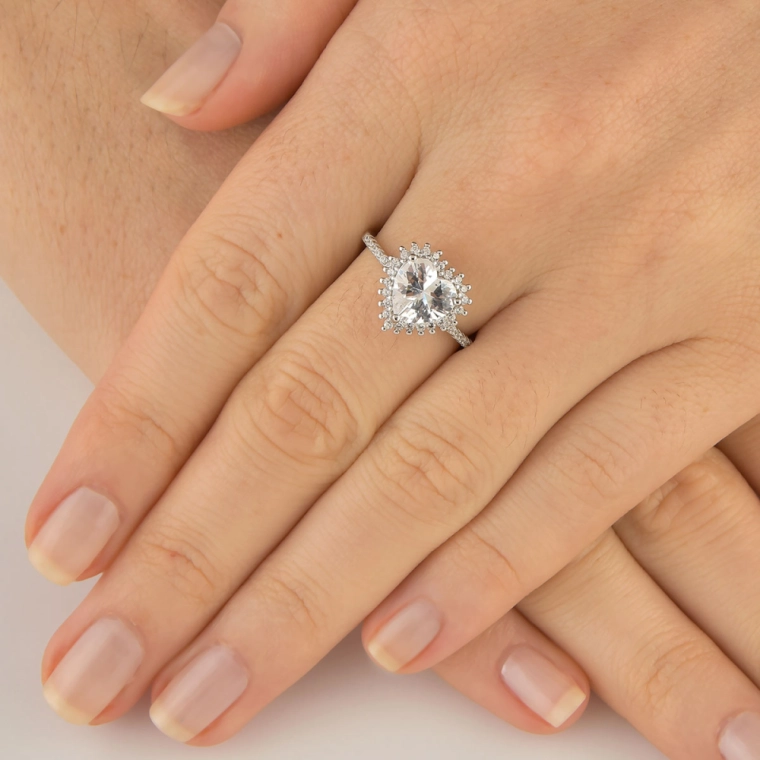 Produto Anel de Prata 925 Moissanite e Coração Cristal