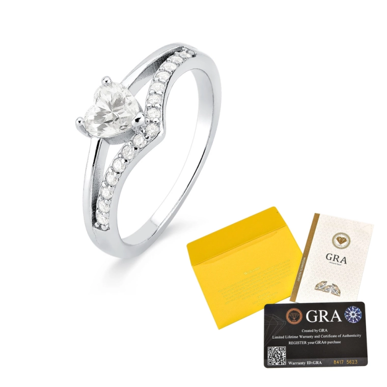 Anel Moissanite de Prata 925 Coração Cravejado Produto Anel Moissanite de Prata 925 Coração Cravejado