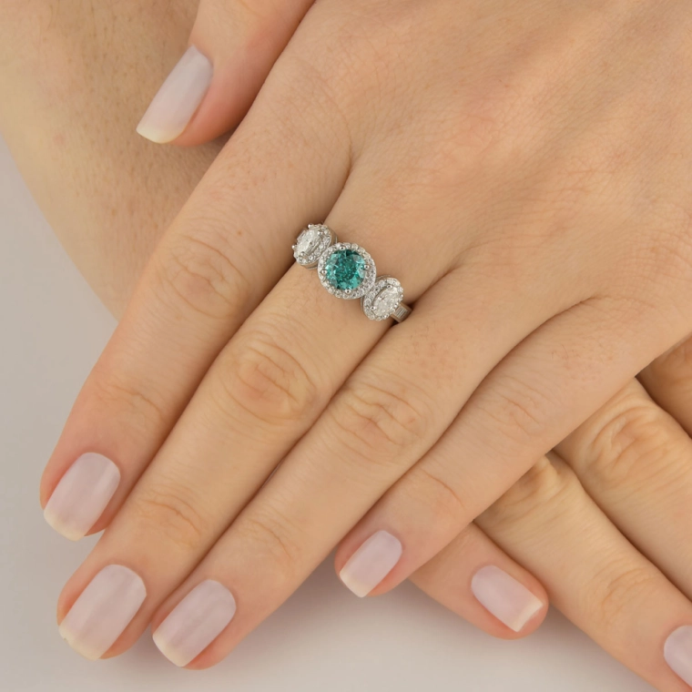 Anel Moissanite de Prata 925 Ponto de Luz Cravejado Verde Água Produto Anel Moissanite de Prata 925 Ponto de Luz Cravejado Verde Água