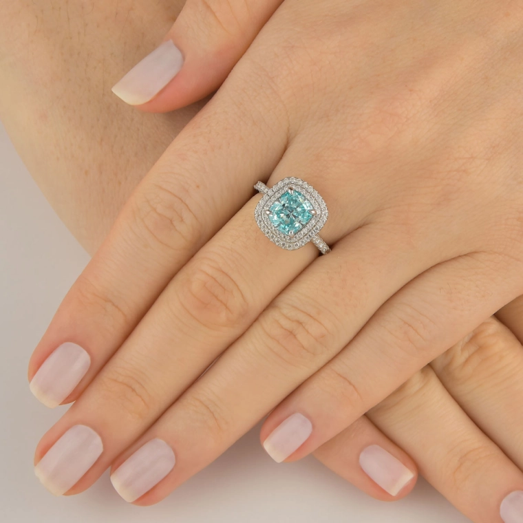 Anel Moissanite de Prata 925 Solitário Quadrado Cravejado Azul Produto Anel Moissanite de Prata 925 Solitário Quadrado Cravejado Azul