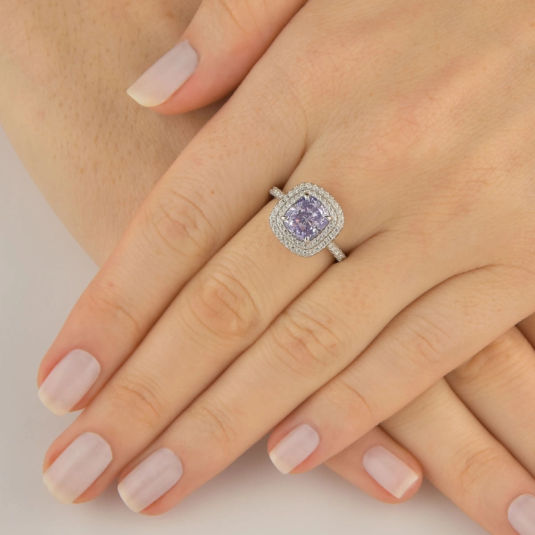 Anel Moissanite de Prata 925 Solitário Quadrado Cravejado Tanzanita Produto Anel Moissanite de Prata 925 Solitário Quadrado Cravejado Tanzanita