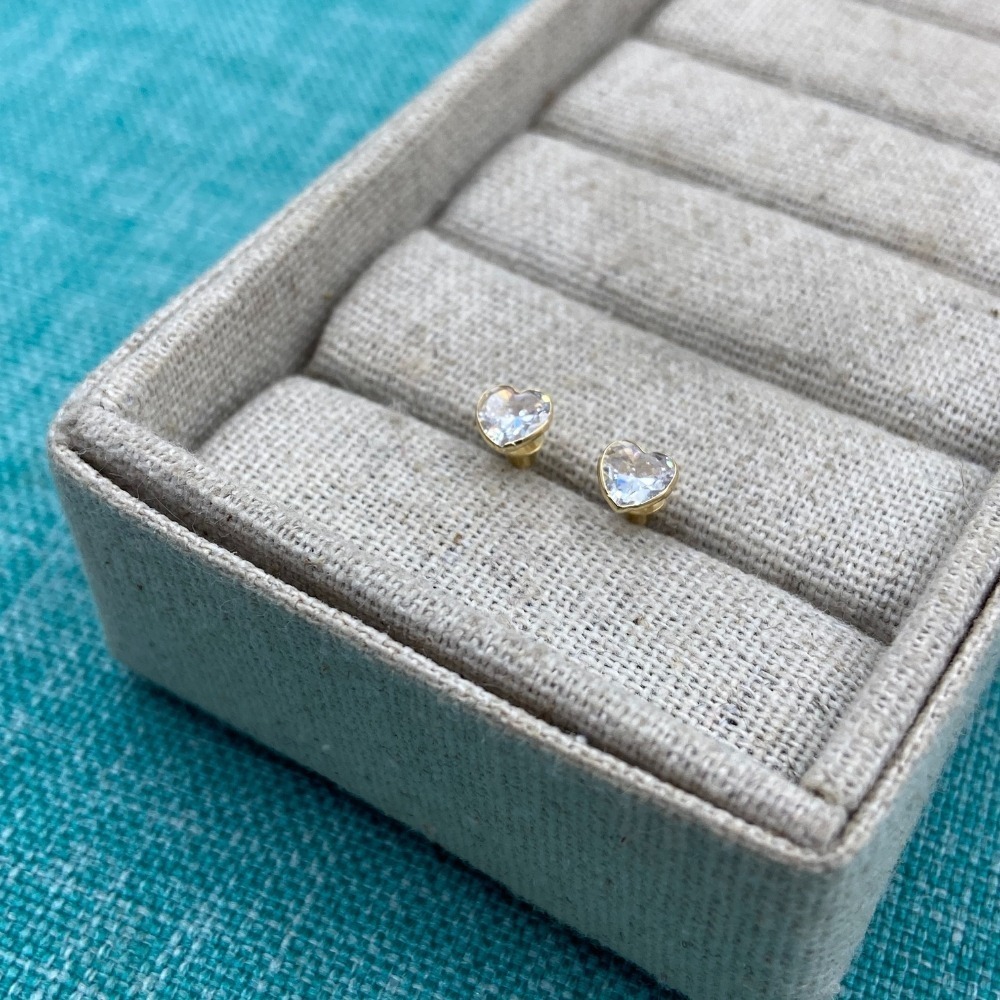 Produto Brinco Feminino de Ouro 18k Coração 5mm - Zircônia Cristal