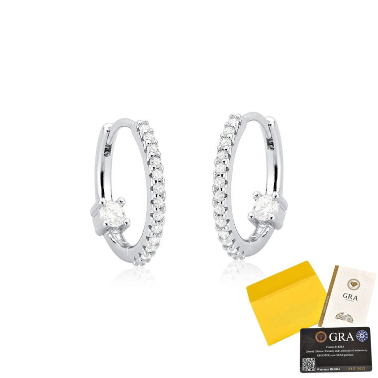 Brinco Moissanite de Prata 925 Argola Cravejada e Ponto de Luz Produto Brinco Moissanite de Prata 925 Argola Cravejada e Ponto de Luz