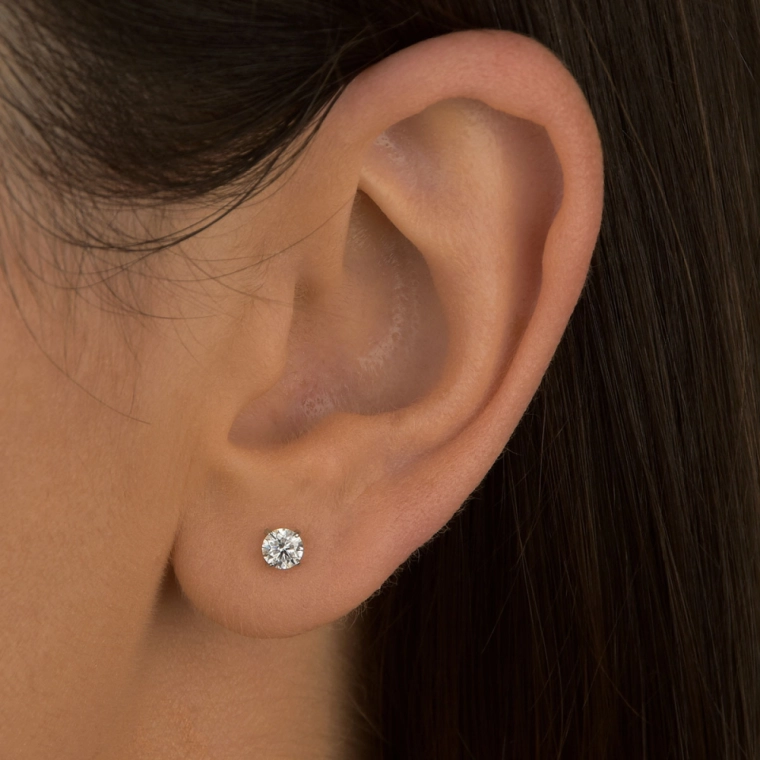 Brinco Moissanite de Prata 925 Ponto de Luz Redondo com 0,6ct Produto Brinco Moissanite de Prata 925 Ponto de Luz Redondo com 0,6ct
