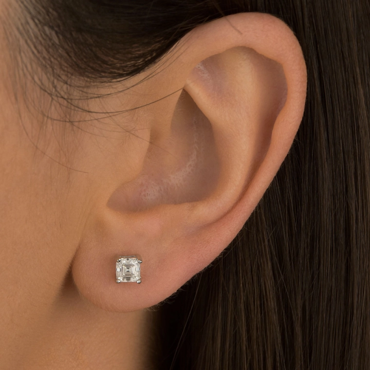 Produto Brinco Moissanite de Prata 925 Quadrado com 4,5mm e Certificado GRA