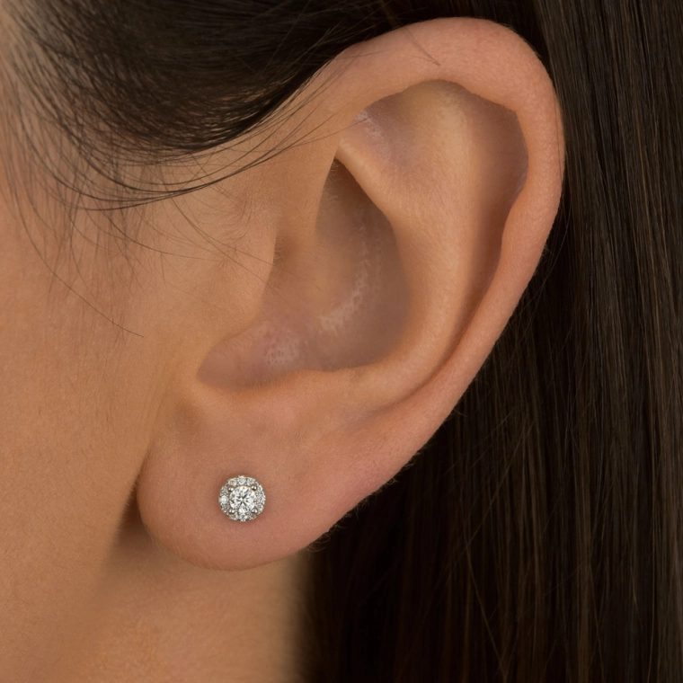 Brinco Moissanite de Prata 925 Redondo Cravejado com 0,32ct Produto Brinco Moissanite de Prata 925 Redondo Cravejado com 0,32ct