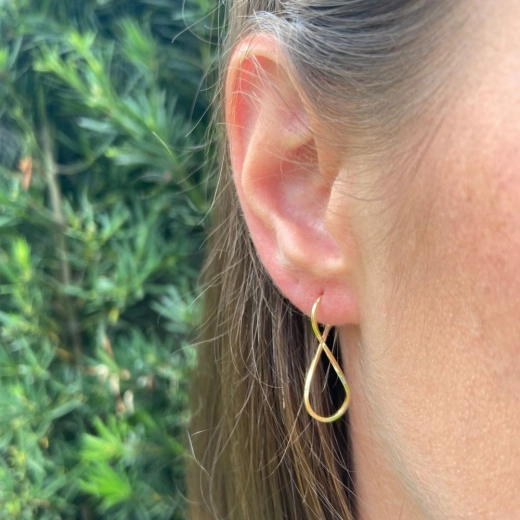 Brinco Ouro 18k 750 Argola infinito 3cm delicada Produto Brinco Ouro 18k 750 Argola infinito 3cm delicada