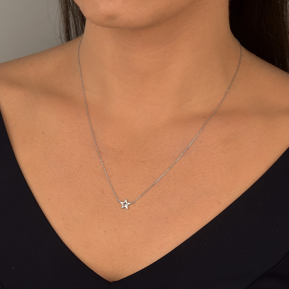 Colar Estrela com Diamante Delicado em Ouro Branco 18k Produto Colar Estrela com Diamante Delicado em Ouro Branco 18k