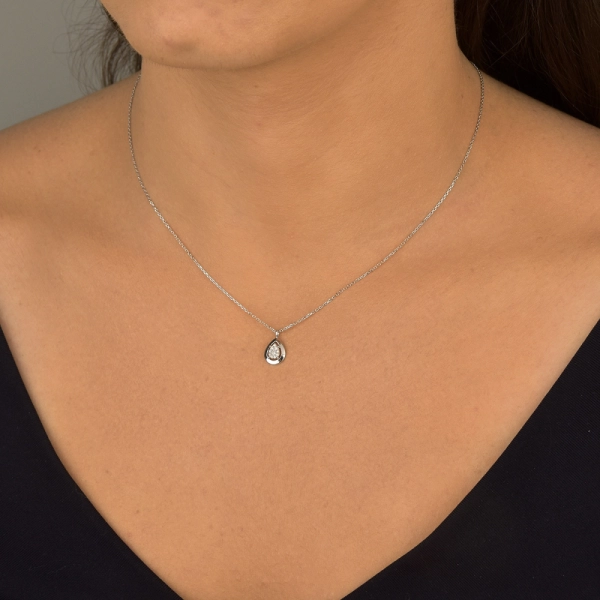 Produto Colar Gota com Diamantes em Ouro Branco 18k - 750