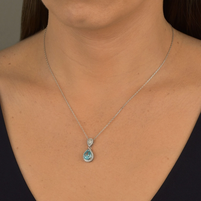 Colar Moissanite de Prata 925 Gota Cravejada e Ponto de Luz Produto Colar Moissanite de Prata 925 Gota Cravejada e Ponto de Luz