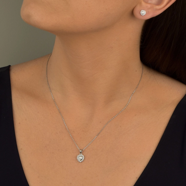 Conjunto Moissanite de Prata 925 Coração Cravejado Produto Conjunto Moissanite de Prata 925 Coração Cravejado