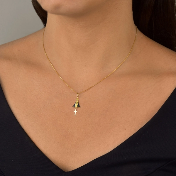 Produto Pingente de Nossa Senhora Aparecida com Manto Azul em Safira - Ouro 18k - 750